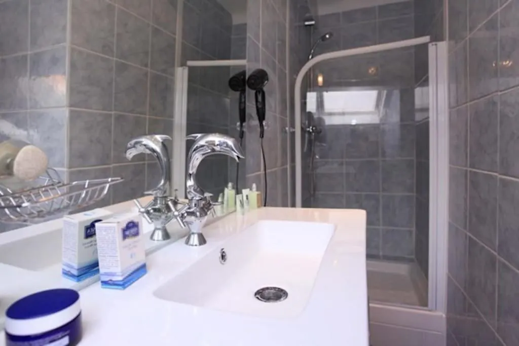 Studio 2 Adultes Quartier Vip, Mer Et Commerce Sur Place ,Et Mini Chambre 1 Enfant 6 Ans Max Nice 0*,